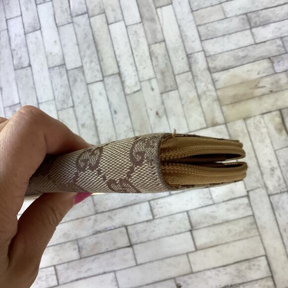 Authentic Gucci Tan Gold Monogram GG Zip Long Wallet Card Holder 2152 - Picture 9 of 10